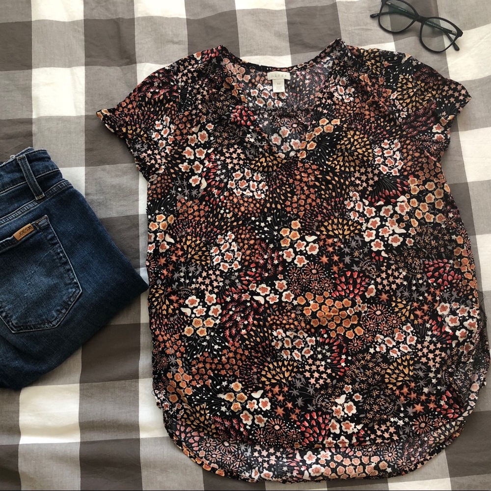 🎉HP🎉 Lush Floral Blouse